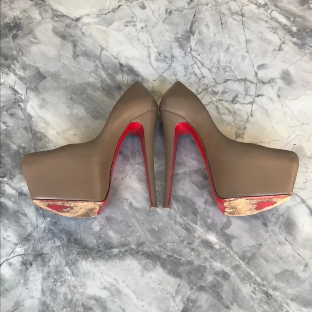 Christian Louboutin Mocha Leather Daffodile pumps! - Picture 3 of 8